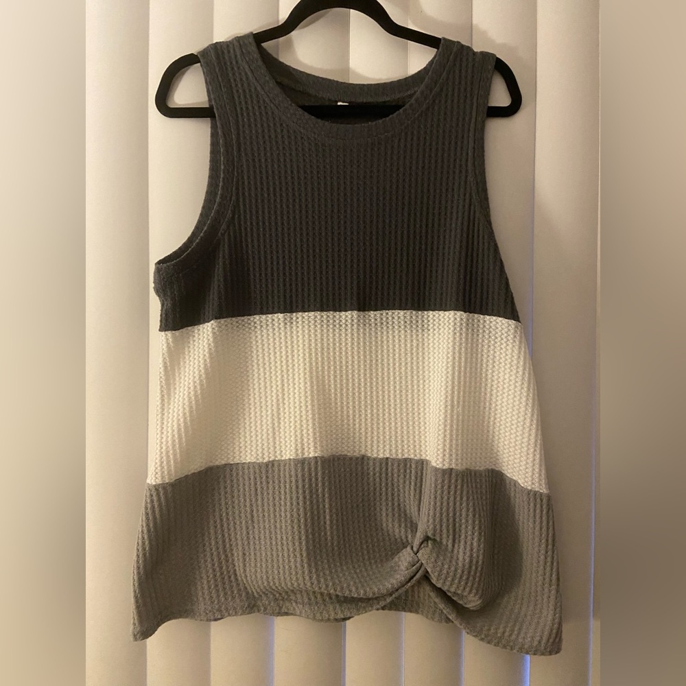Tri colored checkered knit tank top with front knot. Size XL